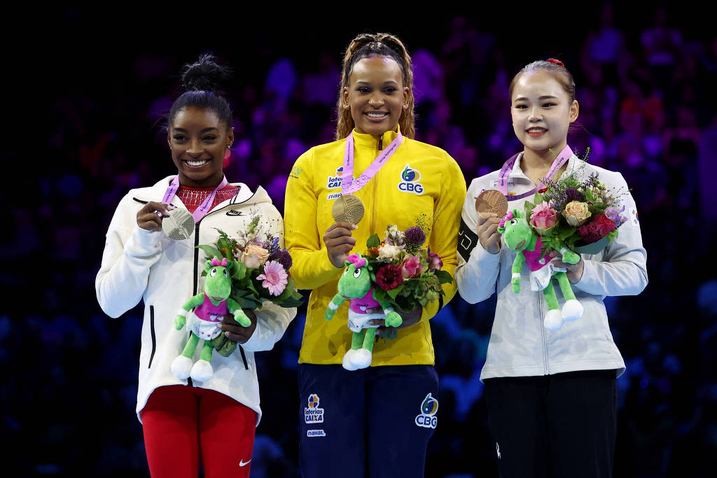 Rebeca Andrade derrota Biles e é ouro no salto do Mundial de Ginástica