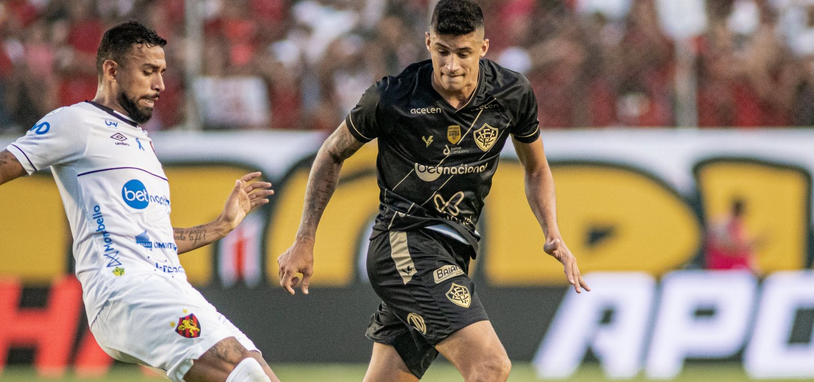 Em jogo da taça, Vitória faz a festa da torcida e complica Sport na Série B