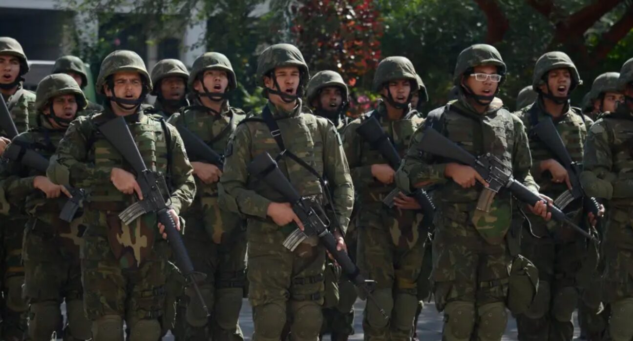 Exército Brasileiro realiza reconhecimento de fronteira no Pico da