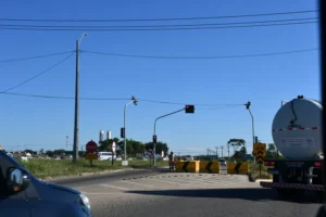 Novo Semáforo no Cruzamento do Anel Viário com a Juracy Magalhães Entra em Operação para Aumentar a Segurança