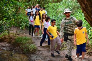 Semma promove passarinhada e trilha ecológica com estudantes no Poço Escuro durante Semana do Meio Ambiente  Meio Ambiente