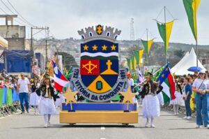 Desfile de 7 de Setembro reúne estudantes, forças de segurança e sociedade civil em celebração à Independência do Brasil  Educação